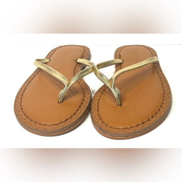Vineyard Vines Sandals 6 Thong Gold Flip Flops Summer Beach Leather Skinny Strap - Picture 2 of 10